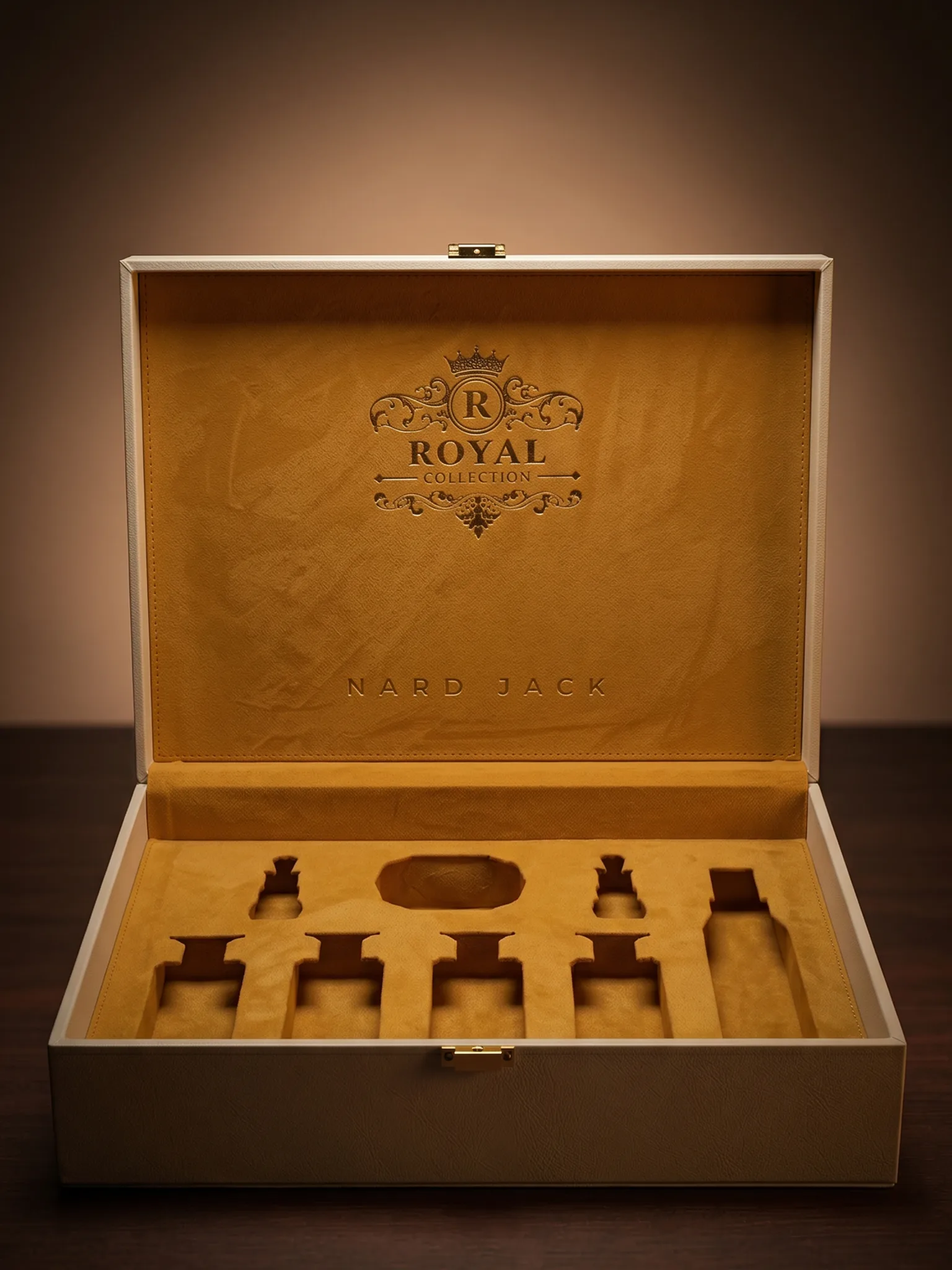 The Executive Diplomat Hamper (صندوق الدبلوماسي الفاخر)