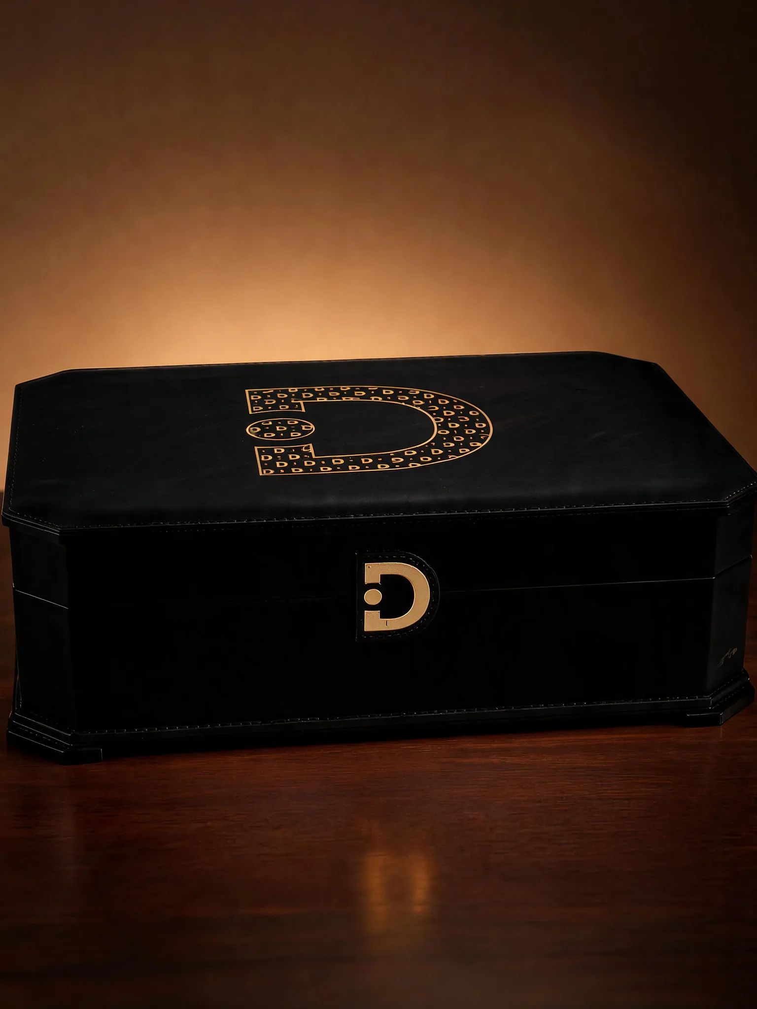 The Heritage Leather Portfolio Box (صندوق الجلد والعود التنفيذي)