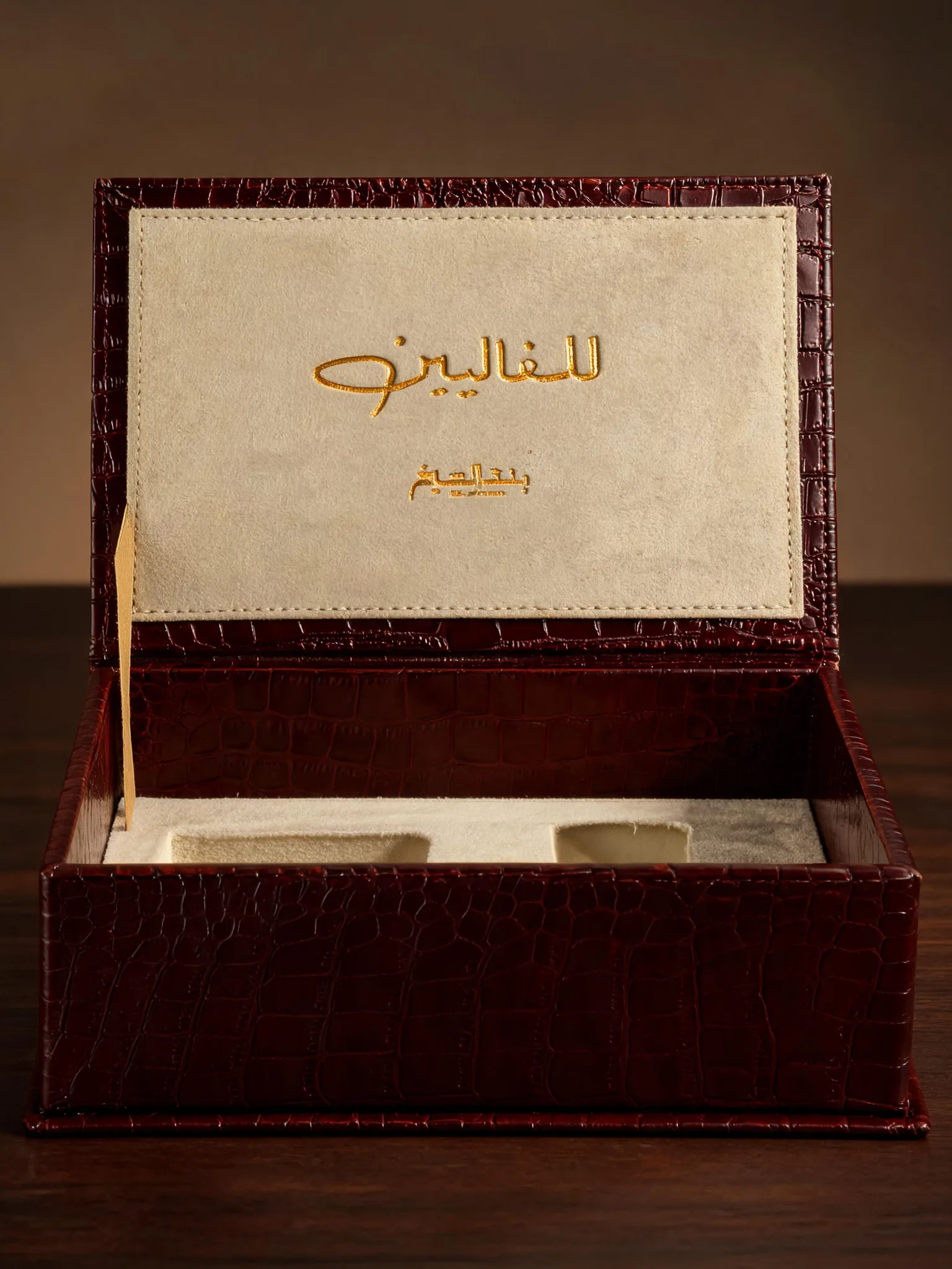 The Falcon Crest Executive Hamper (صندوق الصقر الفاخر للشركات)