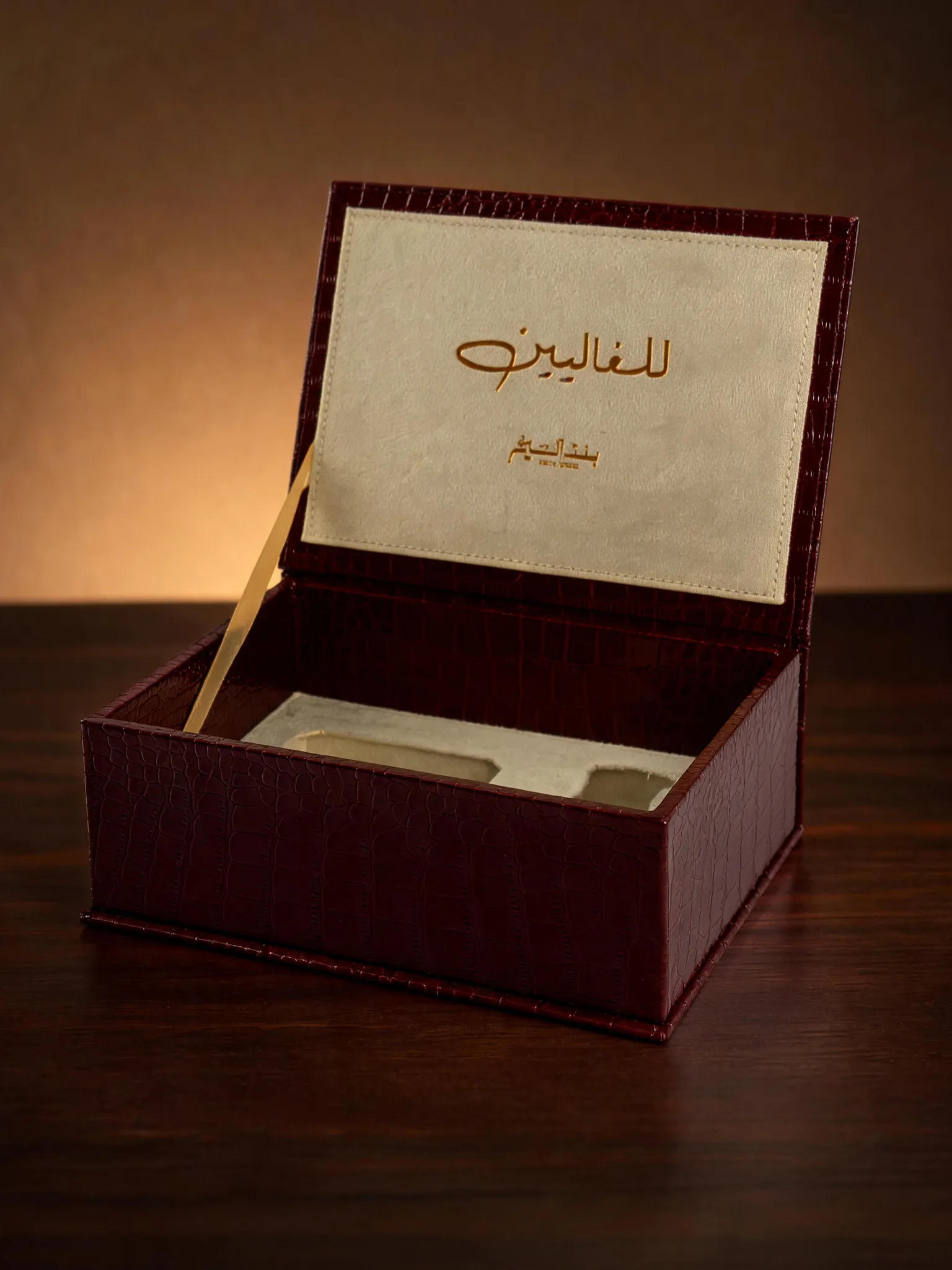 The Falcon Crest Executive Hamper (صندوق الصقر الفاخر للشركات) view 5