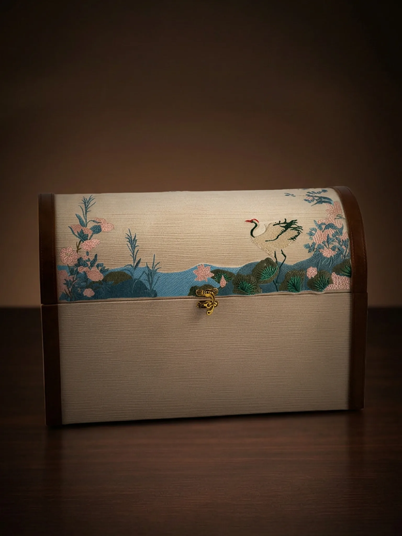Bespoke Hand-Embroidered Box 6 (صندوق التطريز الفاخر المخصص 6)