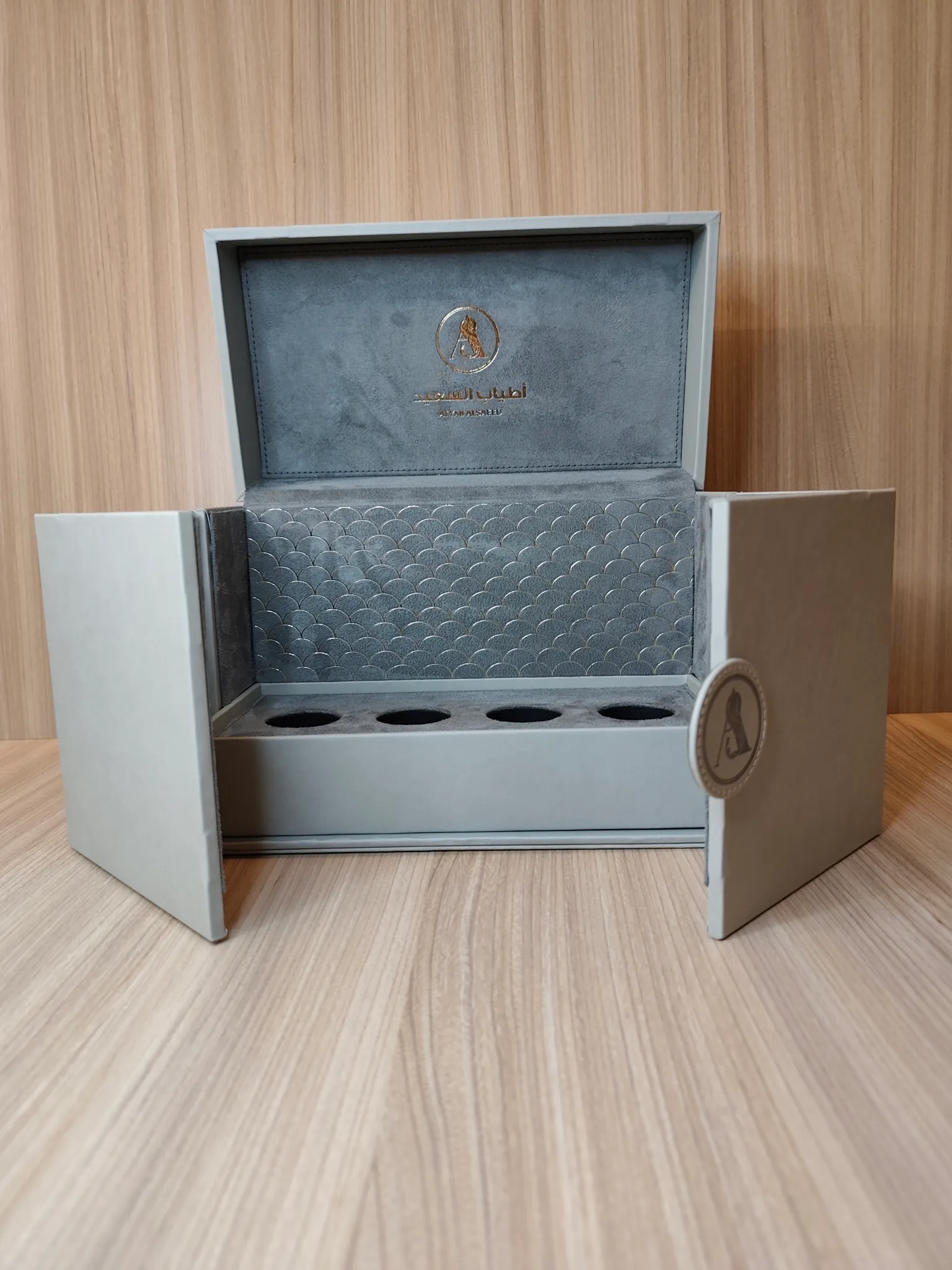 The Botanical Bliss Hamper (صندوق السعادة والعبير)