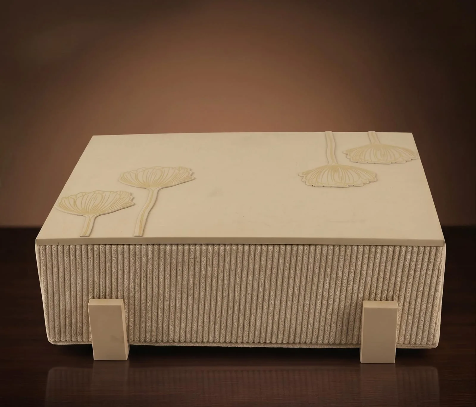The Tender Moments Keepsake Chest (صندوق اللحظات الحانية للمواليد)