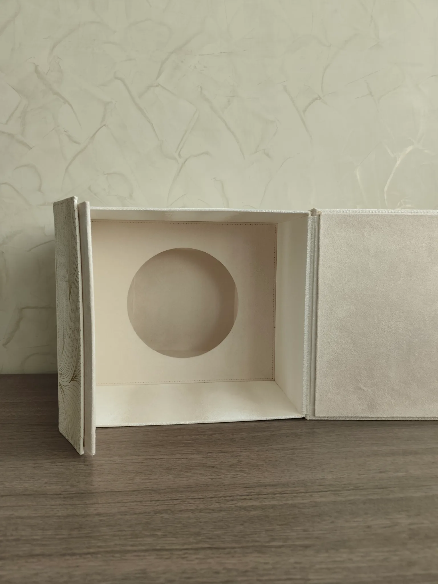Artisanal Omani Sweets Suite 16 (صندوق الحلا العماني الفاخر 16)